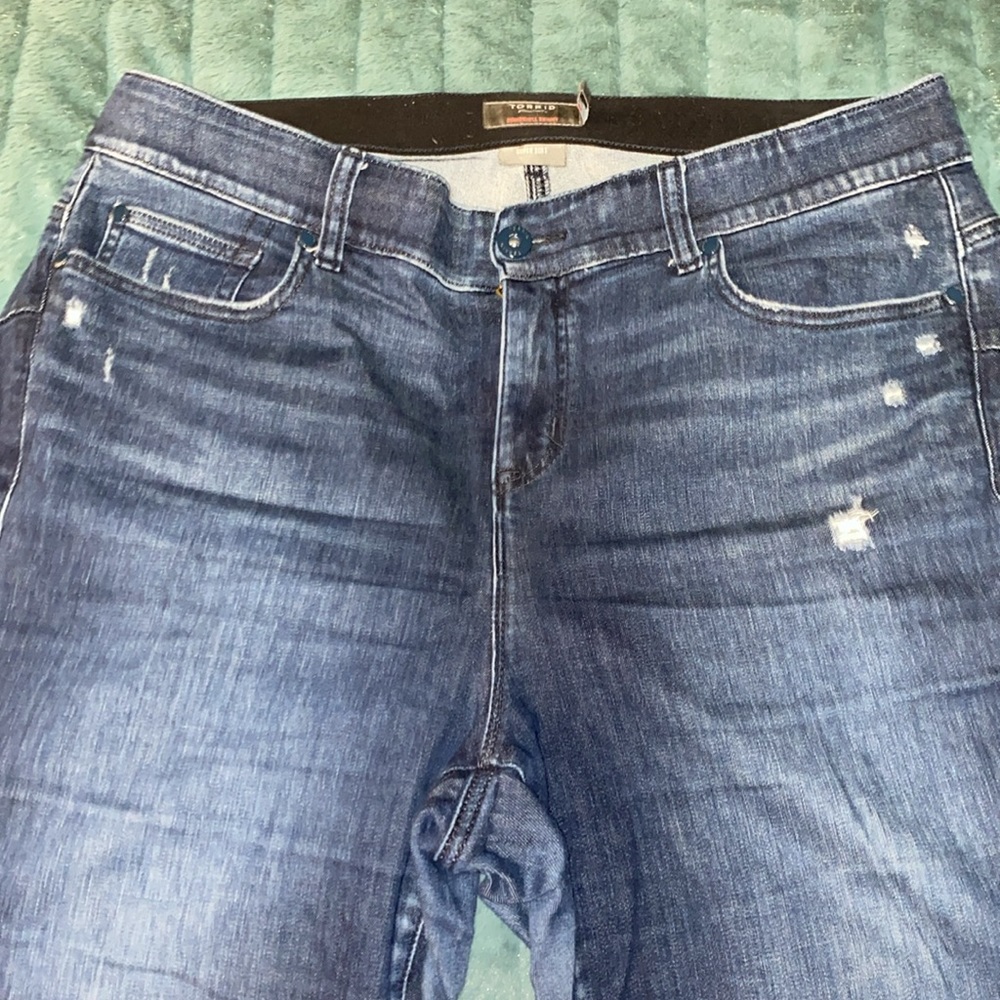 Torrid Bombshell Skinny, Super Soft, Distressed, … - image 3